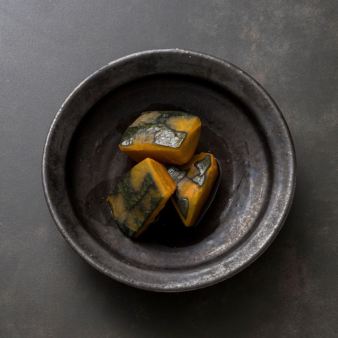 Voyage culinaire au Japon – Saveurs végétariennes et tradition Assiette végétarienne japonaise traditionnelle – découverte de la cuisine locale et authentique avec Link Mundo Studio.